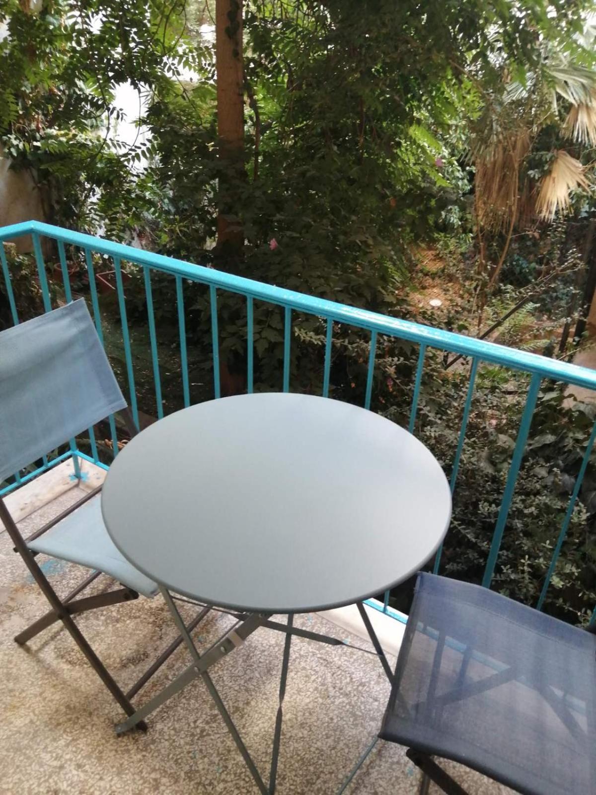 Ανακαινισμένο 8 Λεπτά Από Το Μετρό. Lägenhet Aten Exteriör bild